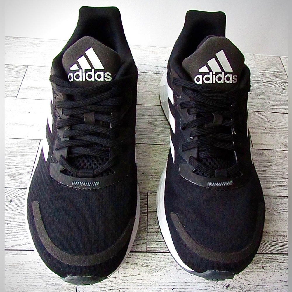 Adidas Light motion Shoes Girls size 4
